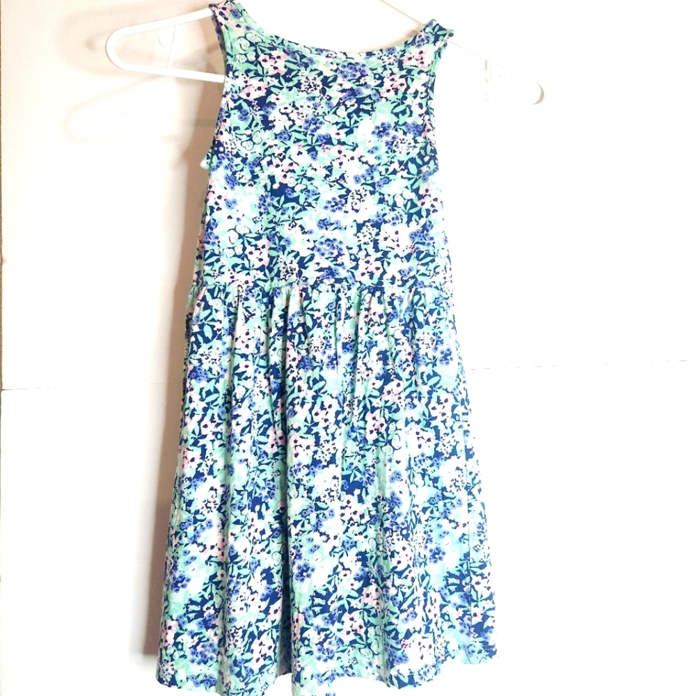 H&M girl's dress size: 6-8Y